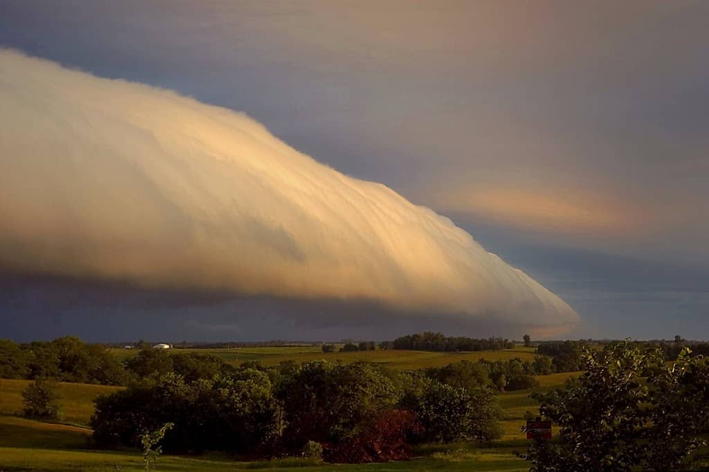 10 Rarest Cloud Formations Caught On Camera
