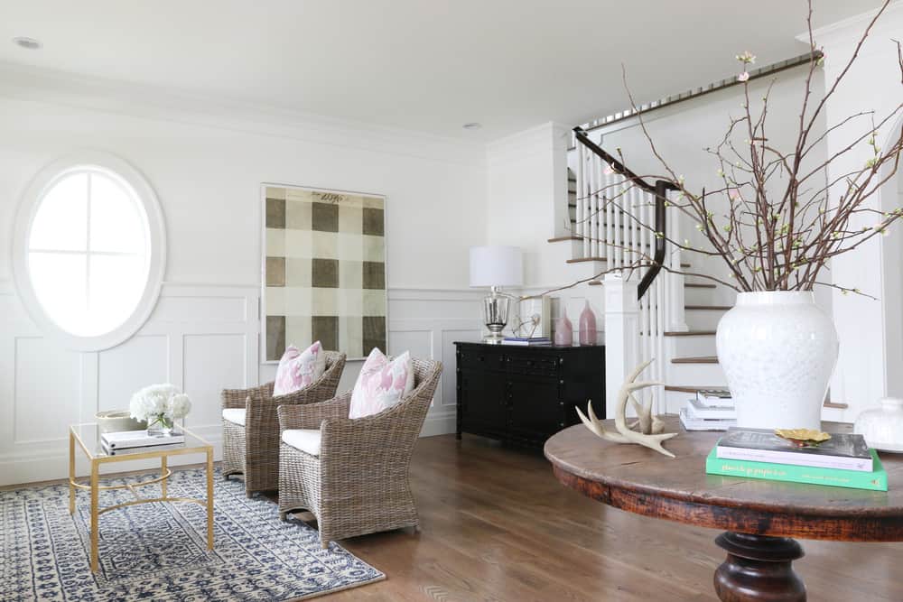 Benjamin Moore Simply White OC-117 Paint Color