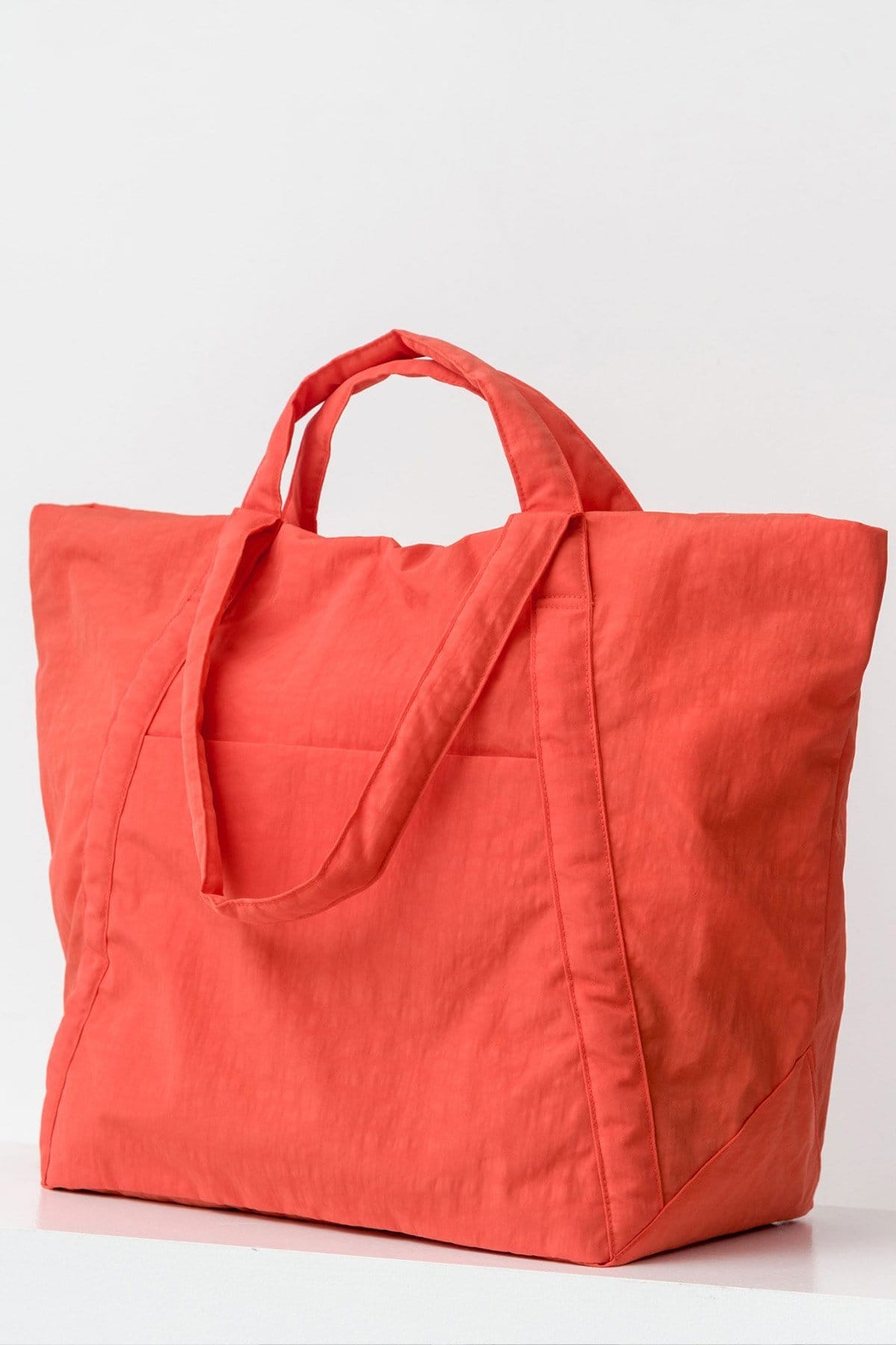 BAGGU Travel Cloud Bag Review: One of Our Favorite BAGGU Bags of All Time